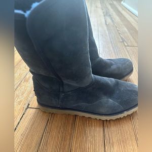 UGG Boot in Blue Suede/Sherpa, Women’s Size 7